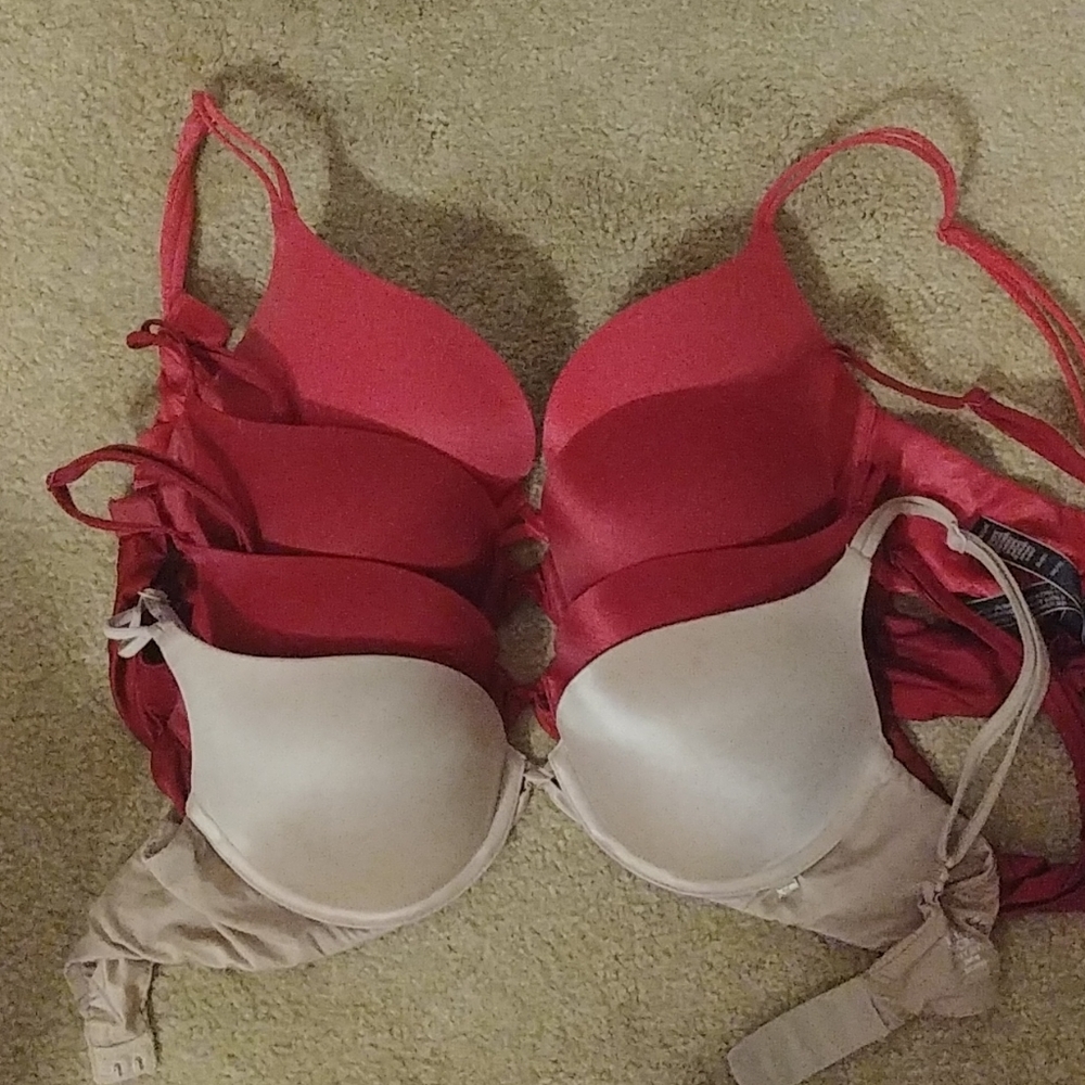Lot of 4 Victoria's Secret Very Sexy Push-Up Bras